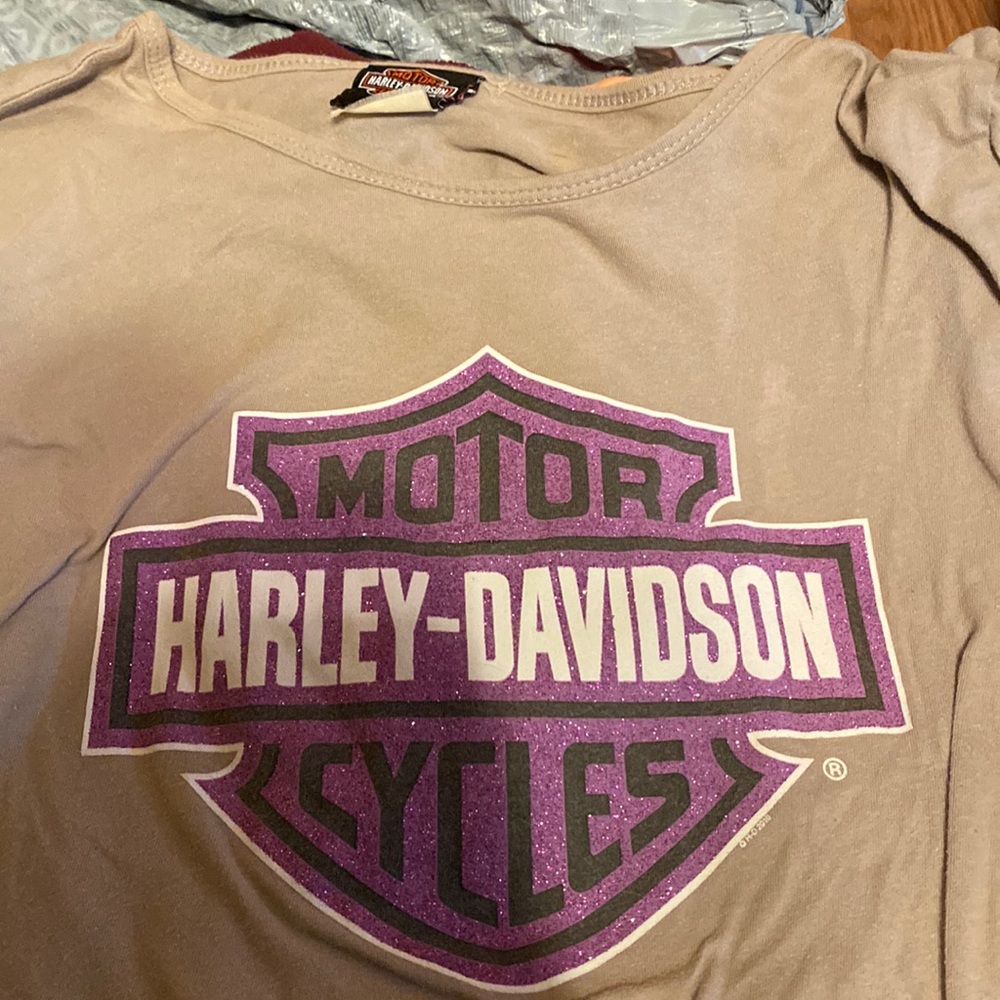 grey hardly tee